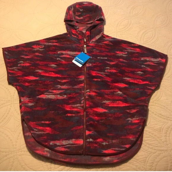 Full zipper with a hoodie. Two large front pockets. - Picture 1 of 5